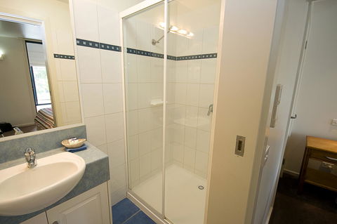 Anchorage Motel & Villas Lorne - E Caravan Parks 16