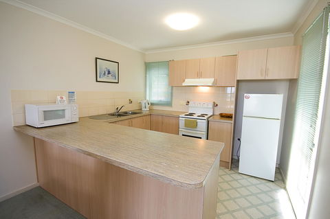 Anchorage Motel & Villas Lorne - E Caravan Parks 25