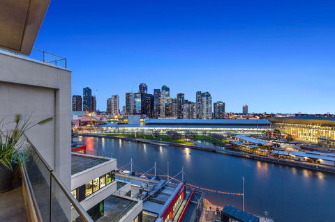 Melbourne Holiday Apartments Flinders Wharf - E Caravan Parks 5