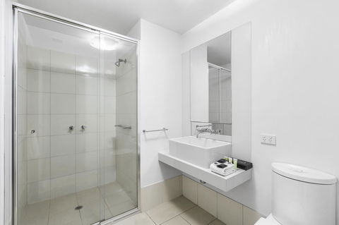 Melbourne Holiday Apartments Flinders Wharf - E Caravan Parks 18