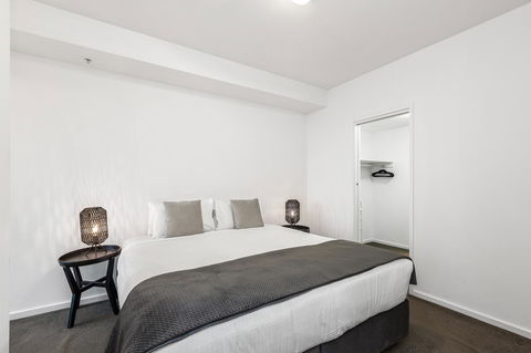Melbourne Holiday Apartments Flinders Wharf - E Caravan Parks 13