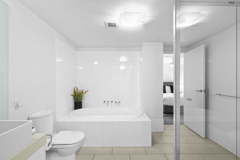 Melbourne Holiday Apartments Flinders Wharf - E Caravan Parks 33