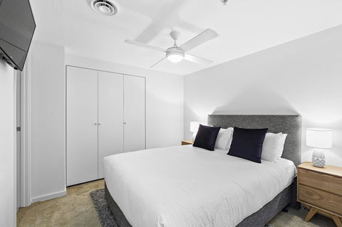 Melbourne Holiday Apartments Flinders Wharf - E Caravan Parks 21