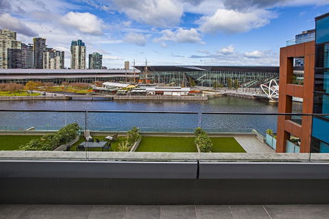Melbourne Holiday Apartments Flinders Wharf - E Caravan Parks 41