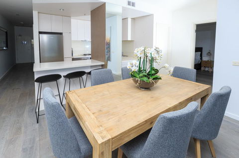 Waterfront Melbourne Apartments - E Caravan Parks 10