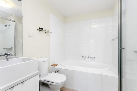 Waterfront Melbourne Apartments - E Caravan Parks 26