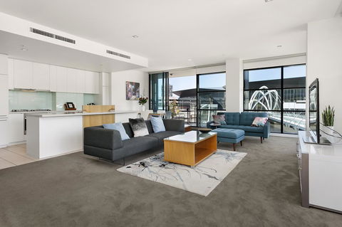 Waterfront Melbourne Apartments - E Caravan Parks 1