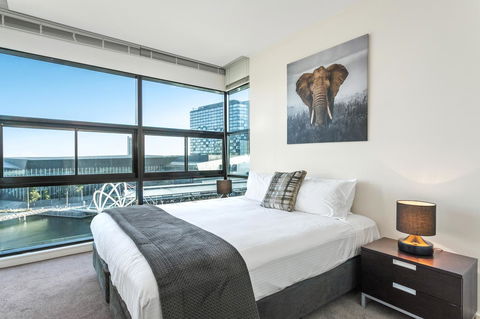 Waterfront Melbourne Apartments - E Caravan Parks 7