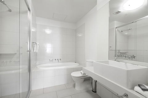 Waterfront Melbourne Apartments - E Caravan Parks 5