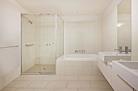 Waterfront Melbourne Apartments - E Caravan Parks 34