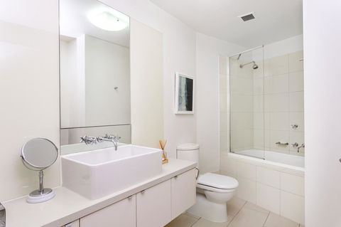 Waterfront Melbourne Apartments - E Caravan Parks 37