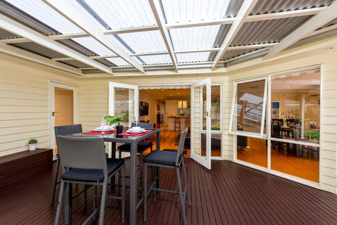 Lovely 5BR Full House In Glen Waverley, Walk To Train, Bus & Shops - E Caravan Parks 13