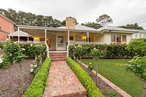Lovely 5BR Full House In Glen Waverley, Walk To Train, Bus & Shops - E Caravan Parks 16