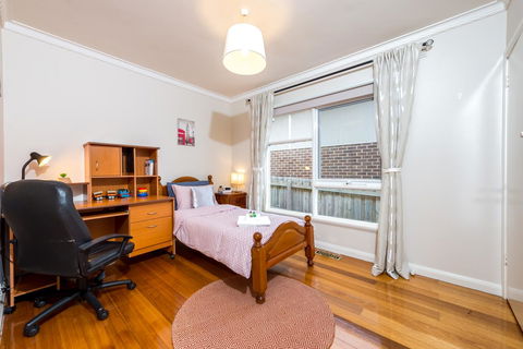 Lovely 5BR Full House In Glen Waverley, Walk To Train, Bus & Shops - E Caravan Parks 7