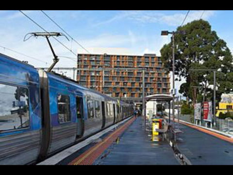 Lovely 5BR Full House In Glen Waverley, Walk To Train, Bus & Shops - E Caravan Parks 18