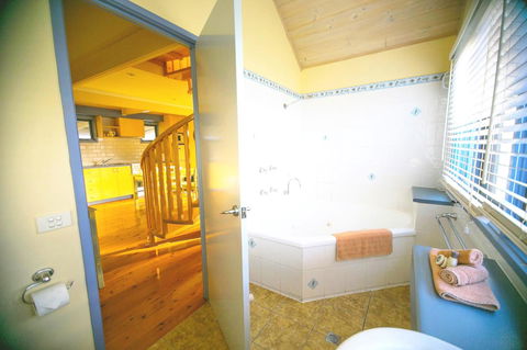 Rayville Boat Houses - E Caravan Parks 29