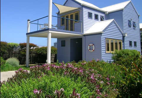 Rayville Boat Houses - E Caravan Parks 1