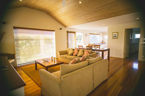 Rayville Boat Houses - E Caravan Parks 8