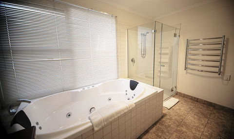 Rayville Boat Houses - E Caravan Parks 11