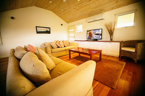 Rayville Boat Houses - E Caravan Parks 7