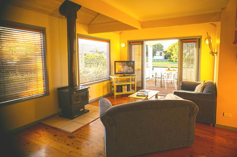 Rayville Boat Houses - E Caravan Parks 4