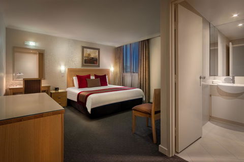 BEST WESTERN PLUS Travel Inn - E Caravan Parks 28