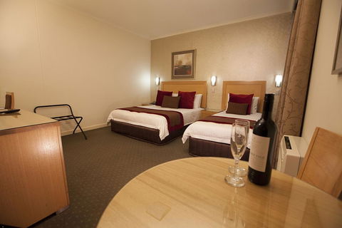 BEST WESTERN PLUS Travel Inn - E Caravan Parks 35