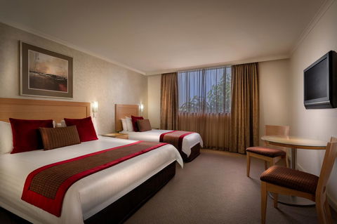 BEST WESTERN PLUS Travel Inn - E Caravan Parks 30