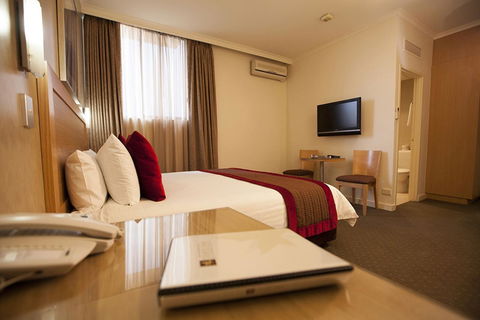 BEST WESTERN PLUS Travel Inn - E Caravan Parks 41