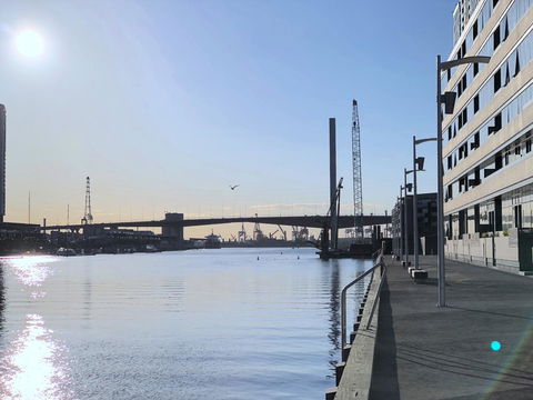 Pride Docklands Waterfront Apartment City View - E Caravan Parks 6