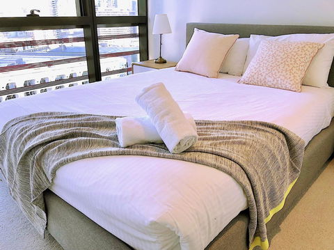 Pride Docklands Waterfront Apartment City View - E Caravan Parks 41