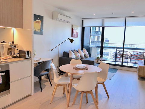 Pride Docklands Waterfront Apartment City View - E Caravan Parks 5