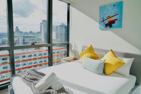 Pride Docklands Waterfront Apartment City View - E Caravan Parks 10