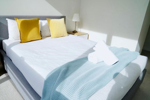 Pride Docklands Waterfront Apartment City View - E Caravan Parks 2