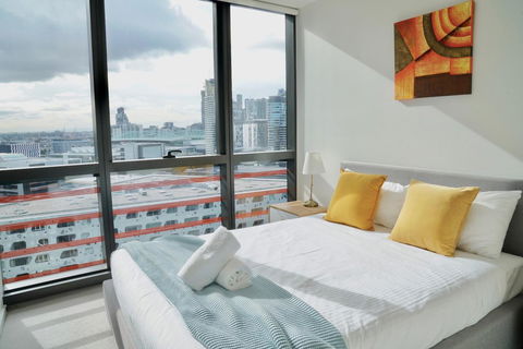 Pride Docklands Waterfront Apartment City View - E Caravan Parks 9