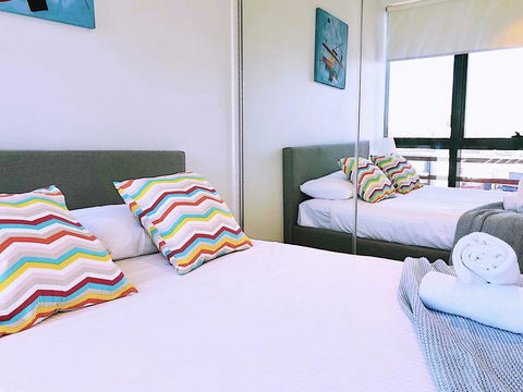 Pride Docklands Waterfront Apartment City View - E Caravan Parks 8