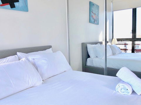 Pride Docklands Waterfront Apartment City View - E Caravan Parks 43
