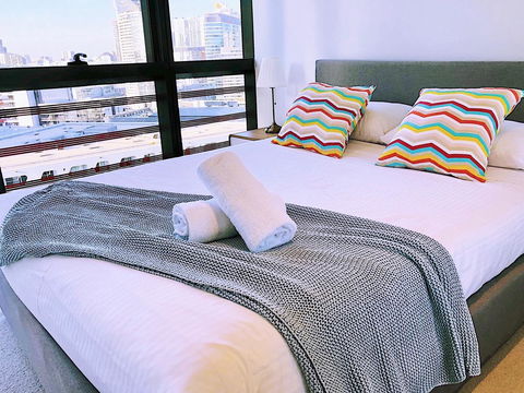 Pride Docklands Waterfront Apartment City View - E Caravan Parks 26