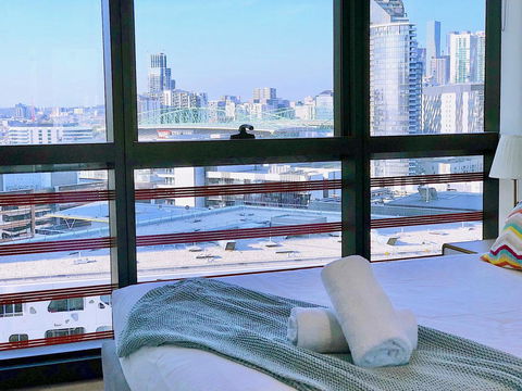 Pride Docklands Waterfront Apartment City View - E Caravan Parks 27