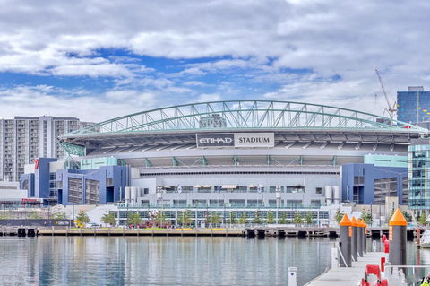 Pride Docklands Waterfront Apartment City View - E Caravan Parks 37