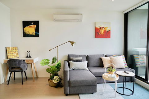 Pride Docklands Waterfront Apartment City View - E Caravan Parks 7
