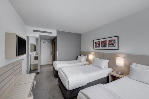 Travelodge Hotel Melbourne Docklands - E Caravan Parks 3