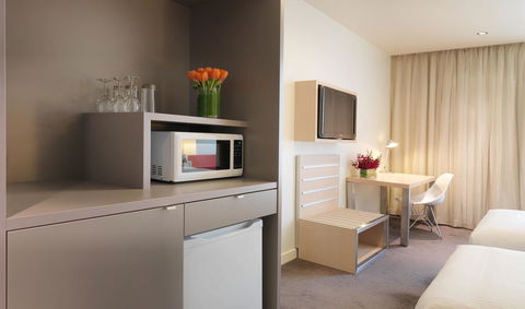 Travelodge Hotel Melbourne Docklands - E Caravan Parks 13