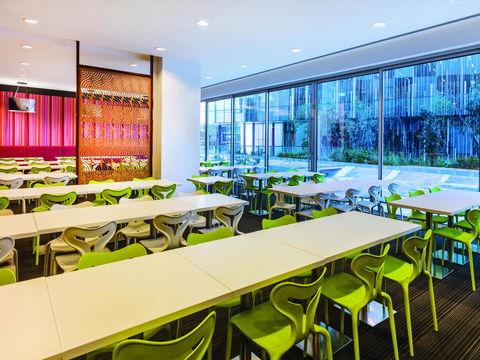 Travelodge Hotel Melbourne Docklands - E Caravan Parks 21