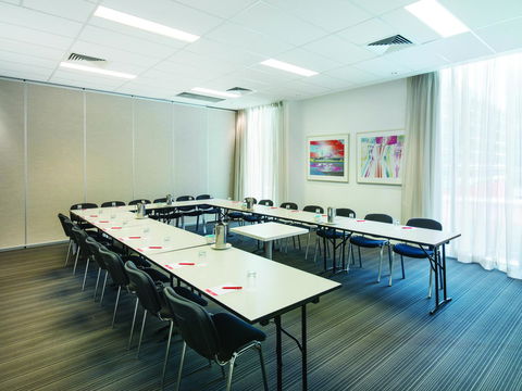 Travelodge Hotel Melbourne Docklands - E Caravan Parks 11