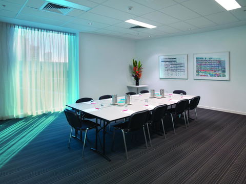 Travelodge Hotel Melbourne Docklands - E Caravan Parks 22