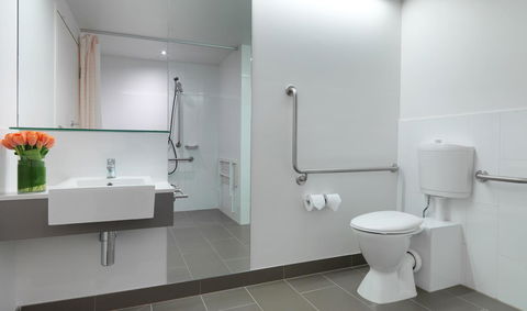 Travelodge Hotel Melbourne Docklands - E Caravan Parks 19