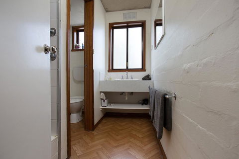 Eastern Beach Holiday Units - E Caravan Parks 4
