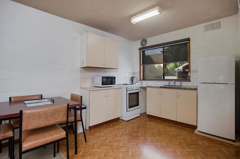 Eastern Beach Holiday Units - E Caravan Parks 3