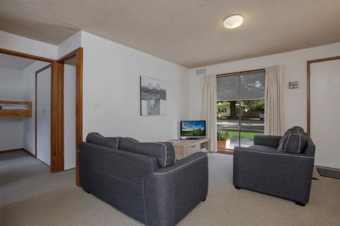 Eastern Beach Holiday Units - E Caravan Parks 2